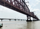 পিকনিকের আনন্দ শেষে পদ্মায় বিষাদ, হার্ডিঞ্জ ব্রিজে ট্রলারের ধাক্কায় নিখোঁজ ১