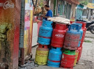 লাইসেন্স ও নিরাপত্তাব্যবস্থা নিয়ে প্রশ্ন, বড় দুর্ঘটনার শঙ্কা, প্রশাসনের জরুরি নজরদারি দাবি
