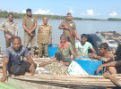 সুন্দরবনের অভয়ারণ্যের নিষিদ্ধ খালে মাছ ধরায় ৫ জেলে আটক