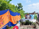 কাশিয়ানীতে ‘পর্দা টাঙিয়ে’ রেলের জমিতে ভবন নির্মাণ