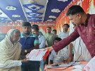 বড়াইগ্রামে ২ শতাধিক হিন্দু বিধবাকে পূজোর শাড়ি উপহার দিলেন বিএনপি নেতা আসাদ