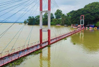 কাপ্তাই হ্রদে পানি বেড়ে ডুবে গেছে রাঙ্গামাটি ঝুলন্ত সেতু