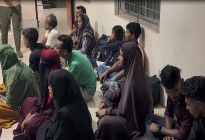 সাতক্ষীরা সীমান্ত দিয়ে ফেরত আসা ১৬ বাংলাদেশিকে পরিবারের কাছে হস্তান্তর