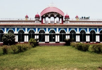 মাথা উঁচু করে দাঁড়িয়ে আছে ধনবাড়ীর জমিদার বাড়ি