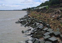 বাগেরহাটের উপকূলে ১৮ বছর পরও আতঙ্ক কাটেনি 