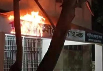 গ্রামীণ ব্যাংকের শেরপুর শাখায় আগুন দেওয়ার চেষ্টা