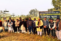 দেশজুড়ে মুক্তিযোদ্ধাদের কবর ও স্মৃতিচিহ্নে নিরাপত্তা নিশ্চিতের দাবি বৈষম্য বিরোধী শিক্ষার্থীদের