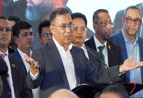 ‘আমাকে বিদায় দিতে কেউ এয়ারপোর্টে যাবেন না’