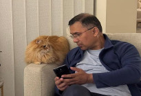 তারেক রহমানের সঙ্গে এলো বিড়াল ‘জেবু’