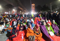 শাহবাগে আন্দোলনকারীদের কম্বল দিলো ইনকিলাব মঞ্চ