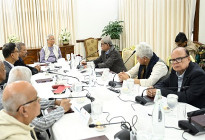 খালেদা জিয়ার মৃত্যুতে এক মিনিট দাঁড়িয়ে নীরবতা ও মোনাজাত উপদেষ্টা পরিষদের