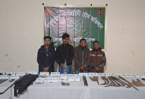 নড়াইলে আগ্নেয়াস্ত্র, গুলি ও দেশীয় অস্ত্রসহ গ্রেফতার ৪