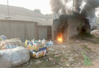 ধান সিদ্ধ করতে তুষের বদলে পলিথিন–টায়ার–প্লাস্টিক ব্যবহার! 