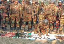 ফরিদপুরের কানাইপুরে পুকুরে মিললো বিপুল পরিমান দেশি-বিদেশি অস্ত্র