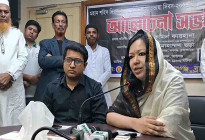 ‘আমরা সবকিছুতেই রাজনীতি করি’