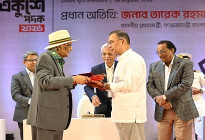 গুণীজনদের হাতে একুশে পদক তুলে দিলেন প্রধানমন্ত্রী