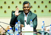 সিইও, সহ-সভাপতিদের দায়িত্ব দিয়ে যাননি বুলবুল, বিশৃঙ্খলা-হতাশা বিসিবিতে