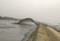 বৈধ ব্যবসায়ীদের কোটি কোটি টাকা ক্ষতি, থমকে গেছে কর্ণফুলীর ড্রেজিং