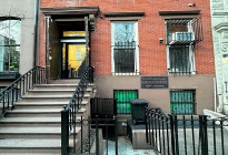 নিউ ইয়র্কে মসজিদে ভাঙচুর, কোরআন ছিঁড়ে দরজায় মলমূত্র লেপন