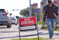 যুক্তরাষ্ট্রের শ্রমবাজারে ফিরেছে প্রাণচাঞ্চল্য, যোগ হয়েছে ১ লাখ ৭৮ হাজার নতুন চাকরি