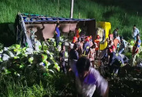 কুমিল্লায় নিয়ন্ত্রণ হারিয়ে ট্রাক খাদে, নিহত ৭