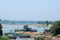 পিপাসার্ত কাপ্তাই হ্রদে নেই পানি, গ্রিডে নেই বিদ্যুৎ, পর্যটনে খরা