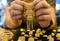 ২৪ ঘণ্টার ব্যবধানে সোনার দাম আরও কমলো