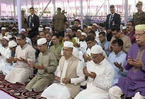 ঈদ জামাতে দেশ-জাতির মঙ্গল ও বিশ্বের শান্তি কামনা