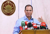 ‘জীবন বাজি রেখে জনগণের জন্য কাজ করছেন প্রধানমন্ত্রী’