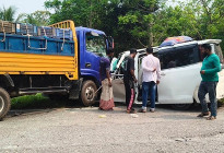 ট্রাক-মাইক্রোবাসের মুখোমুখি সংঘর্ষে দুই পুত্রকেই হারালেন প্রকৌশলী দম্পতি 