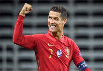 ইতিহাস গড়ে গিনেস বুকে রোনালদো