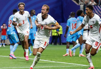 কেইনের জোড়া গোলে শেষ ষোলোয় ইংল্যান্ড