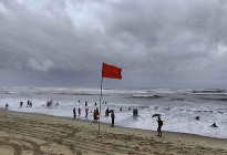 সাগরে লঘুচাপ, বন্দরে সতর্ক সংকেত