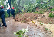টানা বর্ষণে কাপ্তাইয়ে বিদ্যুৎ উৎপাদনে স্বস্তি, পাহাড় ধসে চার ঘণ্টা বিচ্ছিন্ন যোগাযোগ