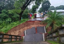 রাঙ্গামাটি-বান্দরবান সড়কে সেতু ধ্বস: দুই জেলার সরাসরি যোগাযোগ বিচ্ছিন্ন