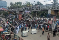 পরীক্ষা শেষে ফের সায়েন্সল্যাব মোড়ে শিক্ষার্থীদের অবরোধ