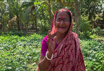 ধাত্রী থেকে যেভাবে জলবায়ু-সহিষ্ণু চাষি হলেন রেনুকা
