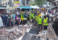 সাতক্ষীরায় পৌরসভার অবৈধ উচ্ছেদ অভিযান