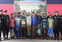 সুন্দরবনের বনদস্যু আলিফ বাহিনীর ১৫ সদস্যের আত্মসমর্পণ