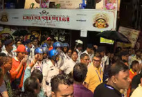 কলকাতায় দুর্গাপূজার মণ্ডপ ভেঙে নিহত ১৭