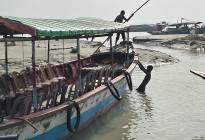 নাব্যতা সংকটে শিমুলিয়া ঘাটের পর্যটন ব্যবসায় ধস 