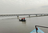 পদ্মা সেতুর ৪ নম্বর পিলারের কাছে ২ পর্যটক নিখোঁজ, ডুবুরি দলের উদ্ধার অভিযান শুরু