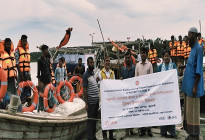 কলাপাড়ায় সমুদ্রগামী ১২০ টি ট্রলারে জীবন সুরক্ষা উপকরণ বিতরণ