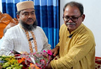 ভোটের লড়াই শেষে জামায়াত প্রার্থীর বাসায় ফুল নিয়ে ফয়সল