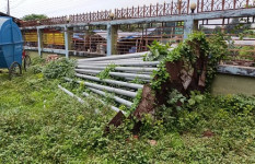 সেবার নামে প্রহসন, নাগরিকরা কর দিয়ে কিনছেন ‘অবহেলা’