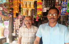 ছোটবেলা থেকে বন্ধুত্ব : আজও বিবাহ করেনি শ্যামল দত্ত ও গোলাম সারোয়ার 