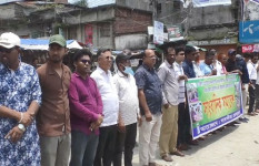 সাতক্ষীরায় সাংবাদিকদের ওপর হামলায় জড়িতদের গ্রেফতারের দাবিতে সমাবেশ স্মারকলিপি প্রদান