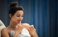 নরম ও কোমল ঠোঁট পেতে রাতে যা করতে হবে 