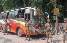 যশোরে পার্কিং করে রাখা বাসে আগুন, অল্পের জন্য রক্ষা পেল বস্তি