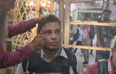 দায়িত্ব পালনকালে বৈশাখী টিভির সাংবাদিক তন্ময় উদ্দৌলা টিয়ারশেলে আহত 